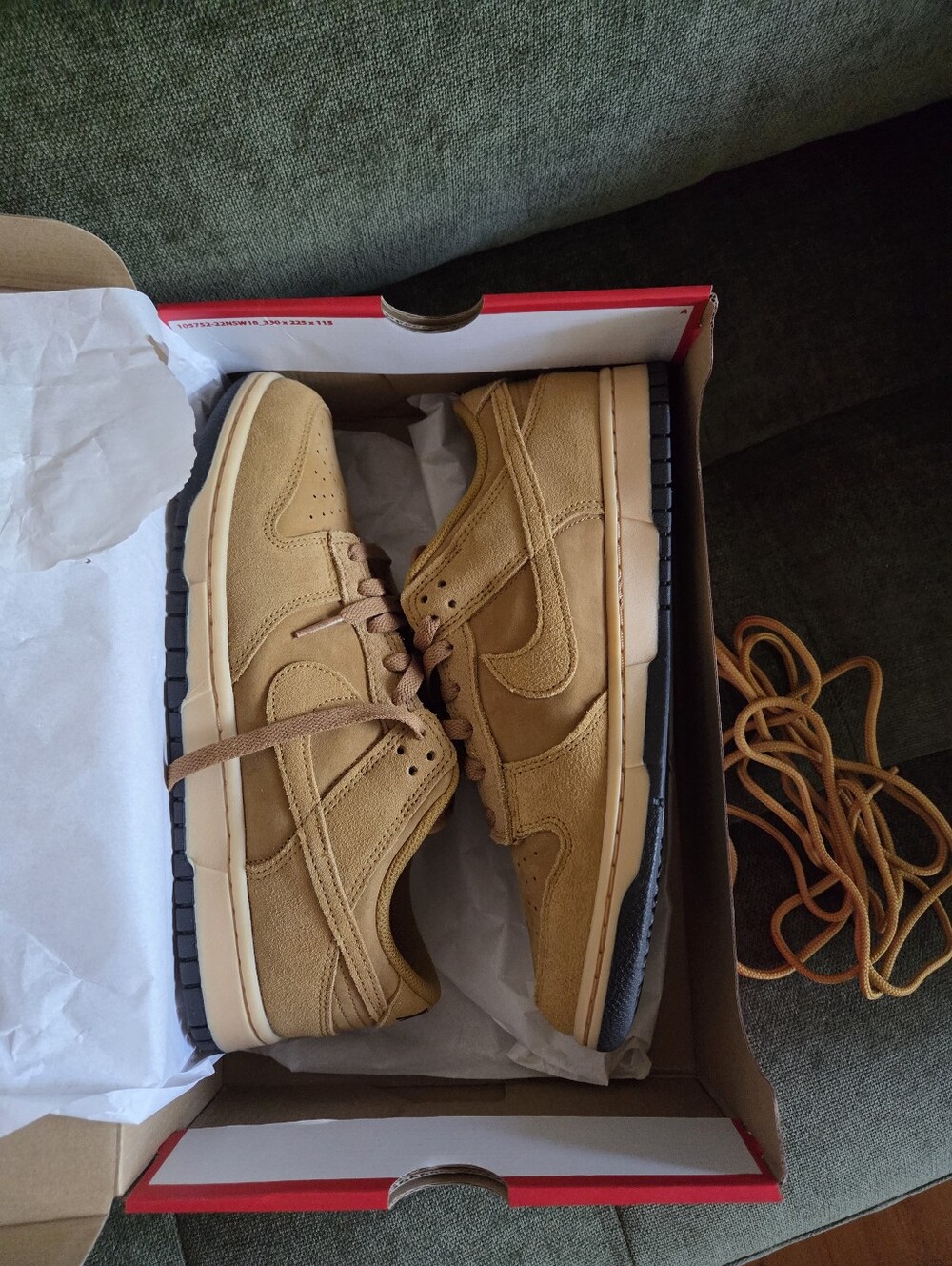 NWT Nike Men’s Dunk Low Retro SE Sneakers in Wheat/Tan